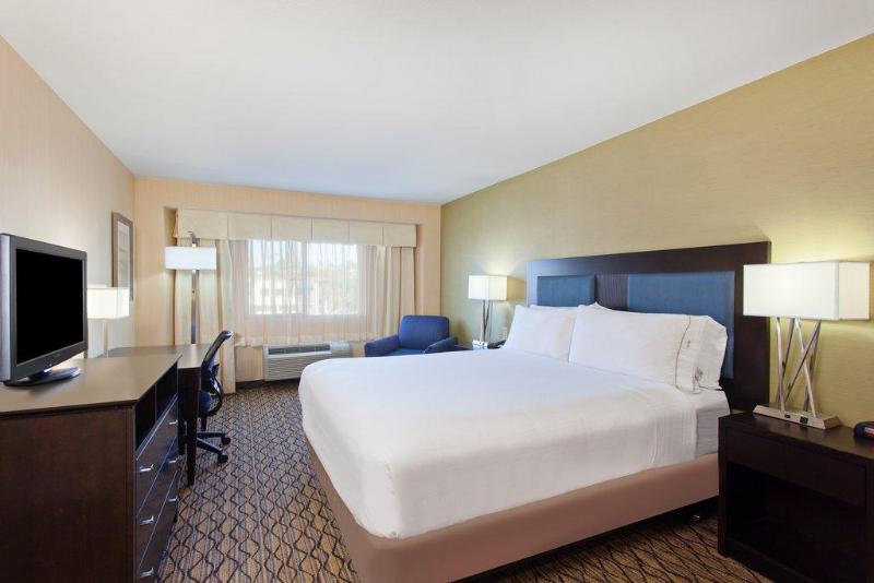 Номер Стандарт Кровать Кинг Адаптированный для Инвалидов, Holiday Inn Express Newport Beach, An Ihg