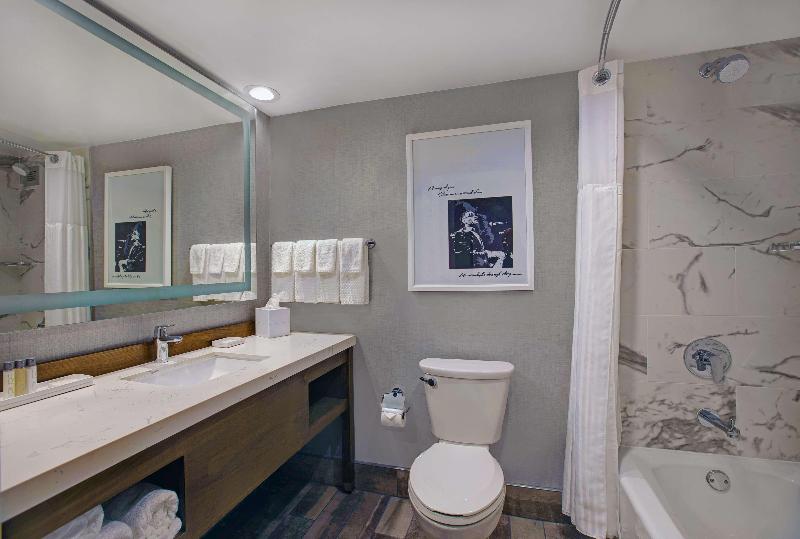 プールビュースタンダードルーム, Hilton Peachtree City Atlanta Hotel & Conference Center