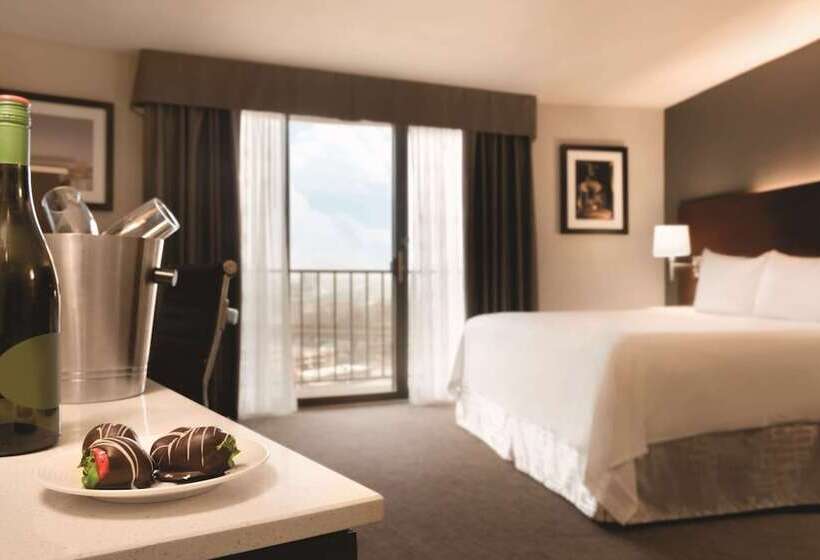Номер Премиум Вид на Город, Radisson Hotel Cincinnati Riverfront