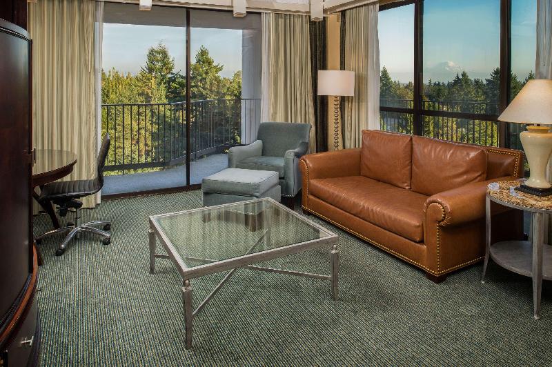 带大床的标准间, Doubletree By Hilton  Seattle Airport