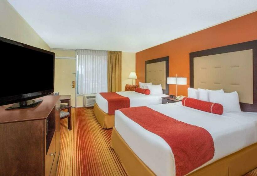 스위트, Clarion Inn & Suites And Convention Center