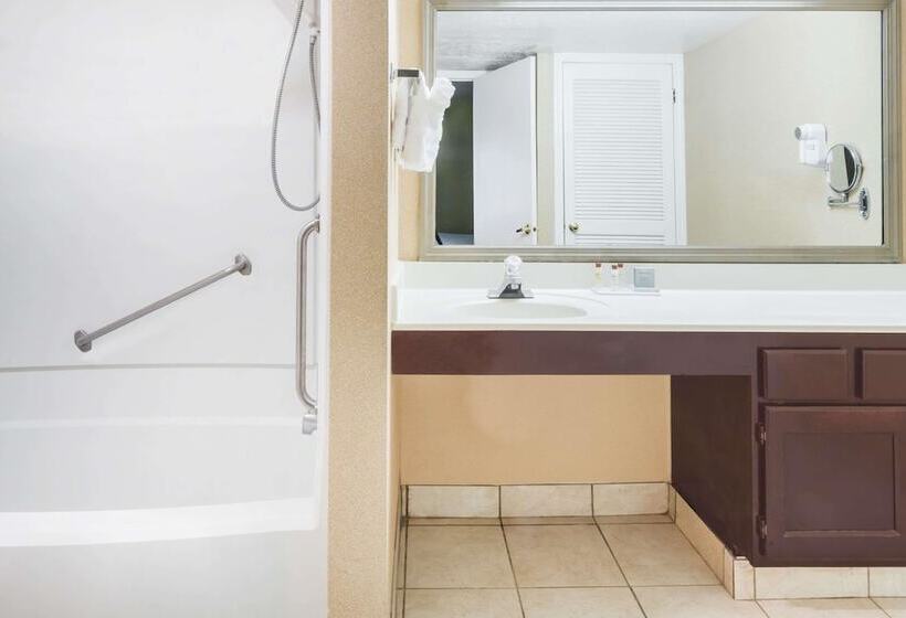 Люкс Адаптированный для Инвалидов, Hawthorn Extended Stay By Wyndham Columbus
