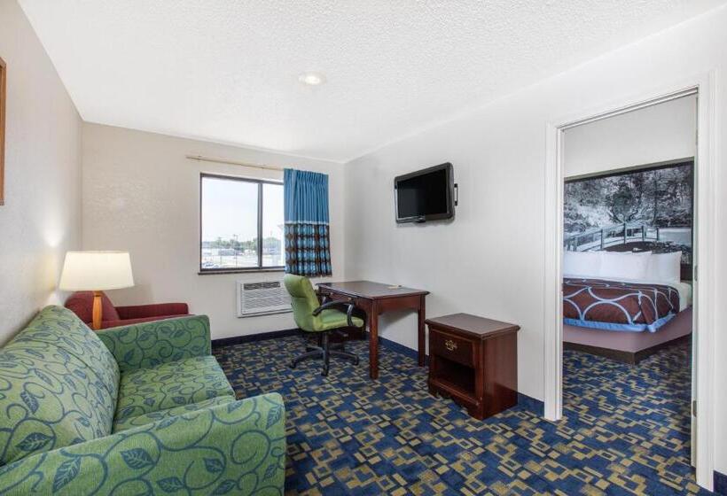 스위트 킹사이즈 침대, Super 8 By Wyndham Aberdeen Md