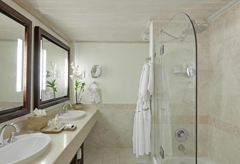 سوییت با چشم‌انداز دریا, Colony Club By Elegant Hotels