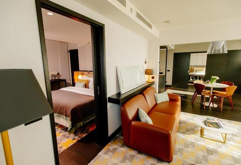 سوییت, Crowne Plaza Belgrade, An Ihg