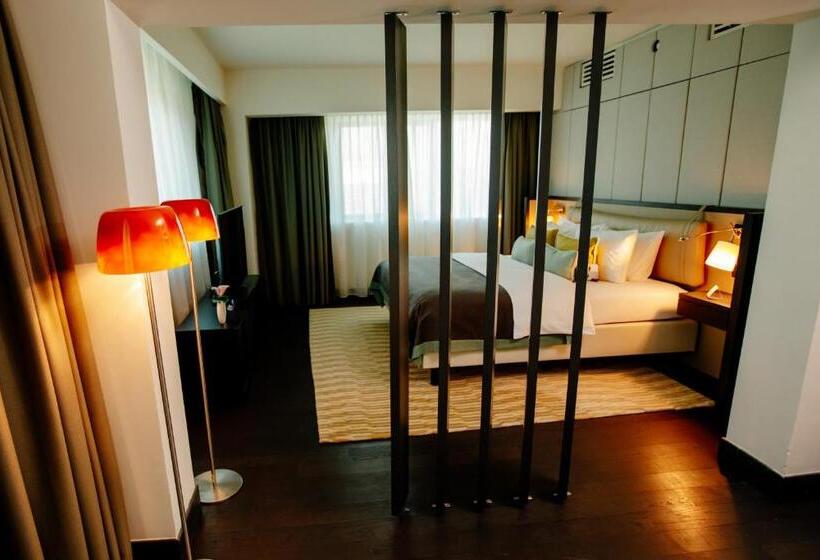 سوئیت پرزیدنت, Crowne Plaza Belgrade, An Ihg