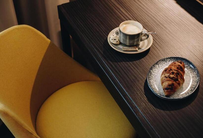 اتاق استاندارد با تخت بزرگ, Crowne Plaza Belgrade, An Ihg