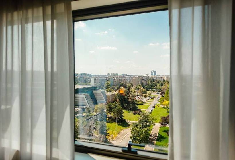 سوییت, Crowne Plaza Belgrade, An Ihg