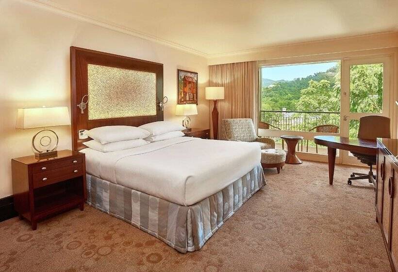 Номер Deluxe, Hilton Trinidad & Conference Centre