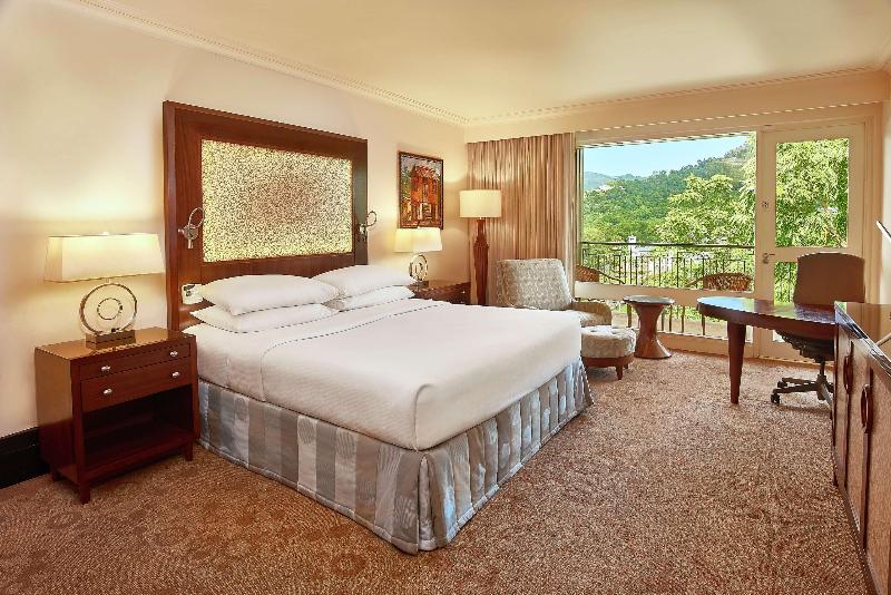 Номер Deluxe Кровать Кинг, Hilton Trinidad & Conference Centre
