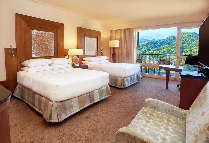 Номер Deluxe, Hilton Trinidad & Conference Centre