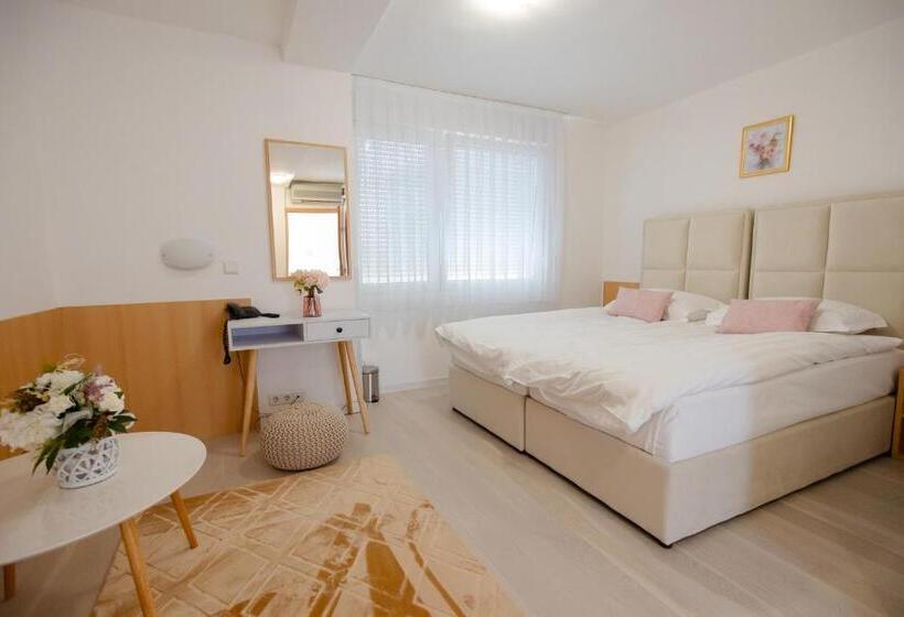 Habitación Estándar, Panonija