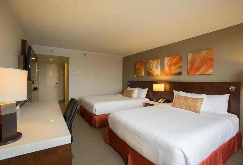 Номер Deluxe, Delta Hotels By Marriott Saguenay Conference Centre