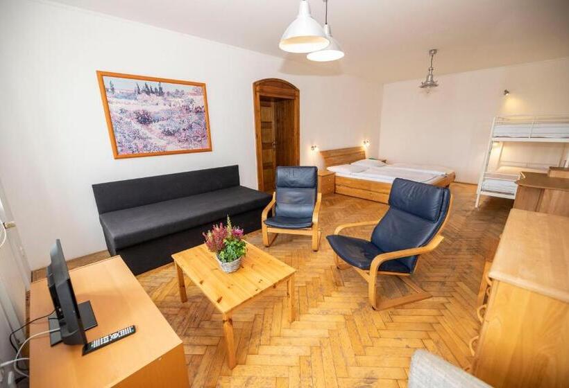 Family Suite, Praha