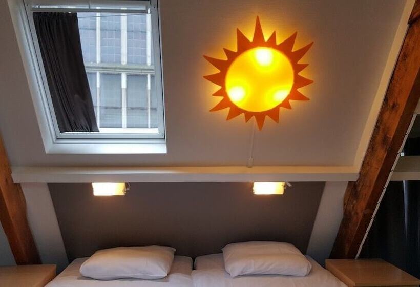 Quarto Estandar, Corner House