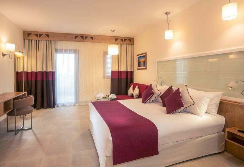 اتاق سوپریور با چشم‌انداز استخر, Mercure Hurghada