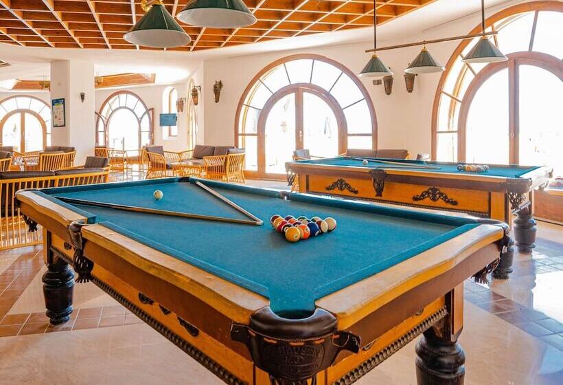 اتاق سوپریور با چشم‌انداز استخر, Mercure Hurghada