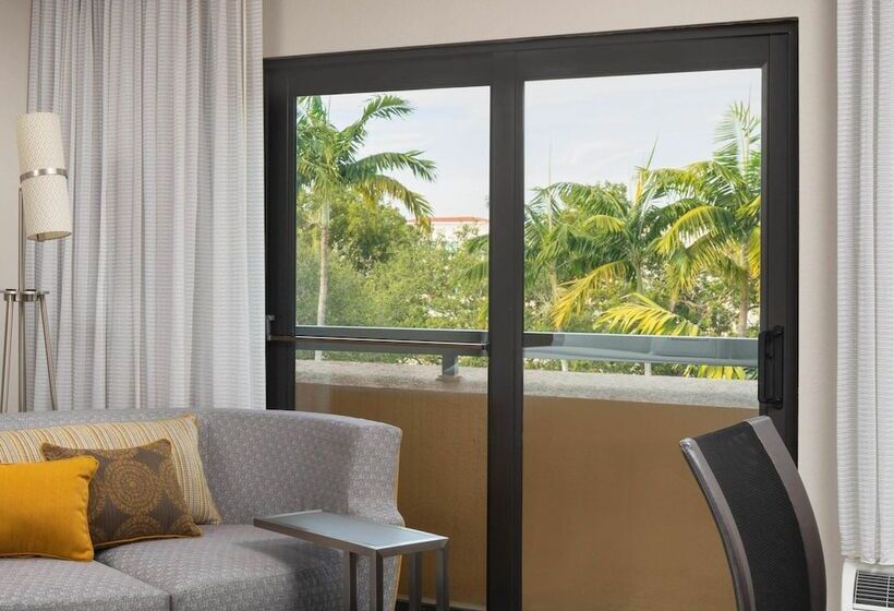 풀장 전망 스위트, Sonesta Select Miami Lakes