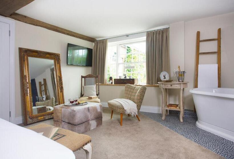 Номер Deluxe, The Queen's Inn