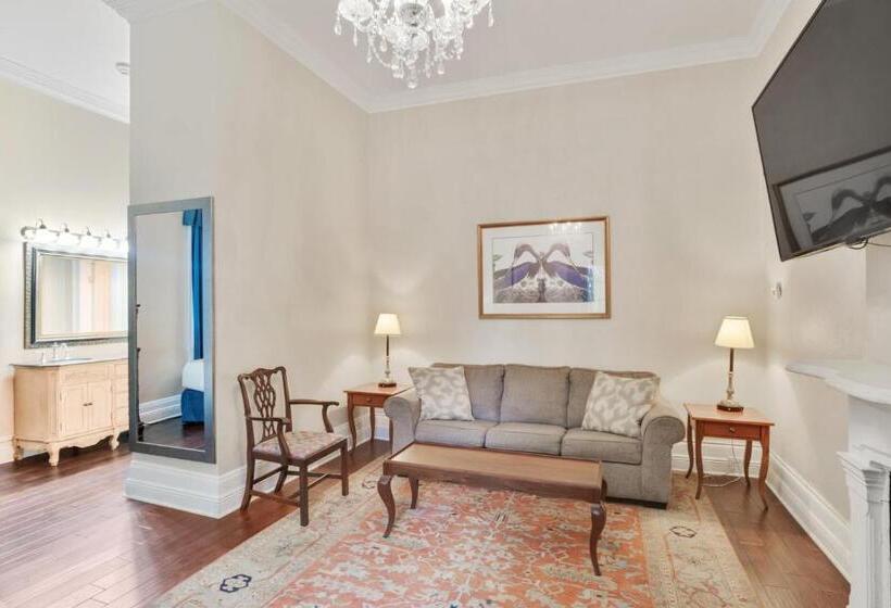 Полулюкс, Andrew Jackson Hotel French Quarter