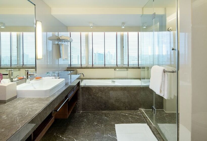 Номер Премиум Вид на Город, Crowne Plaza Guangzhou City Centre, An Ihg Hotel   Free Shuttle Between Hotel And Exhibition Center