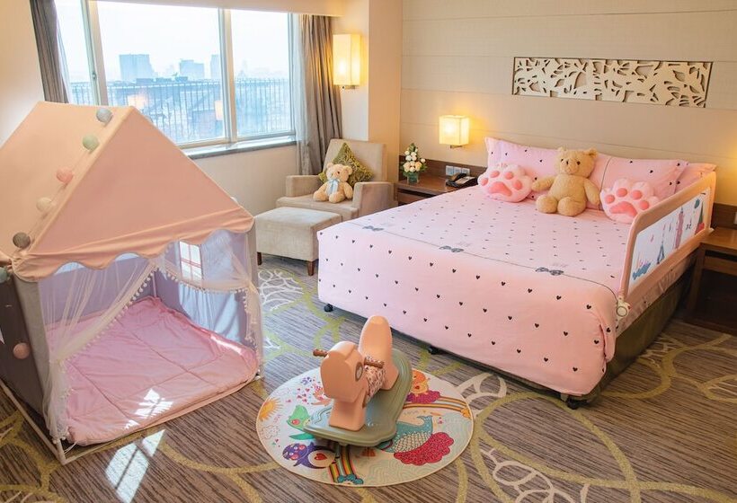 Полулюкс Вид на Город, Crowne Plaza Guangzhou City Centre, An Ihg Hotel   Free Shuttle Between Hotel And Exhibition Center
