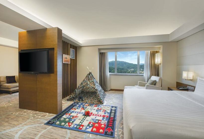 Полулюкс Вид на Город, Crowne Plaza Guangzhou City Centre, An Ihg Hotel   Free Shuttle Between Hotel And Exhibition Center
