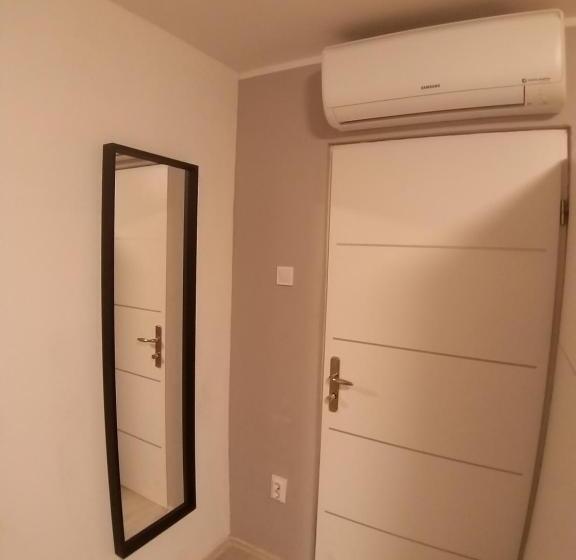 Номер Стандарт Вид на Сад, Hi Hostel Pula