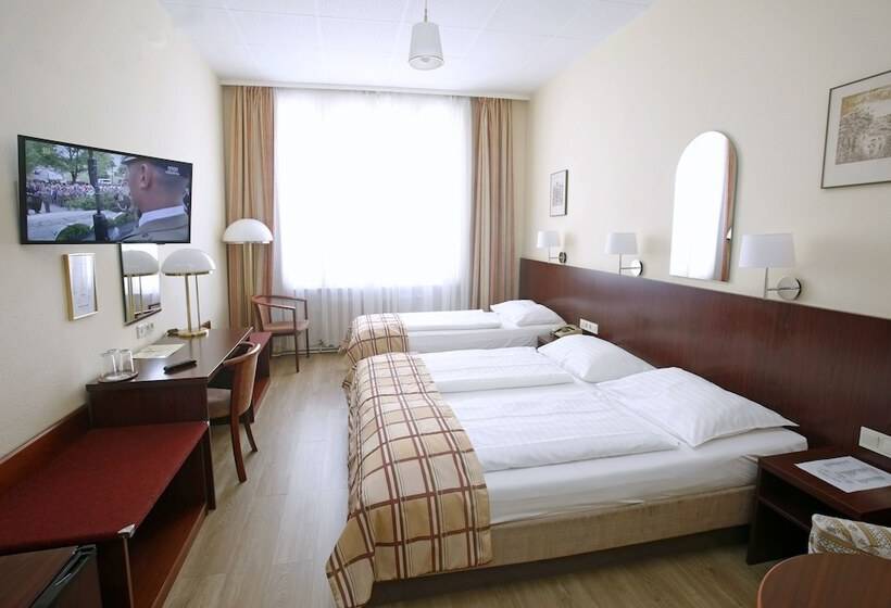 스탠다드 트리플 룸, Continental Hotel Pension