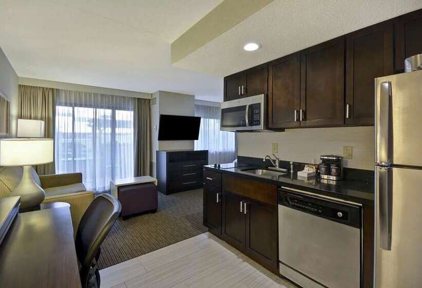 キングサイズベッドのスイートルーム, Embassy Suites By Hilton Fort Lauderdale 17th Street