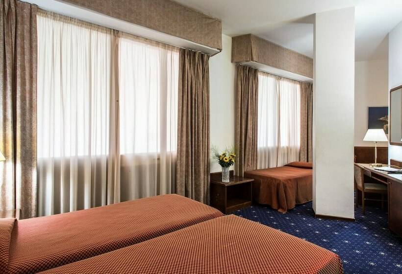 اتاق استاندارد چهار تخته, Mirage