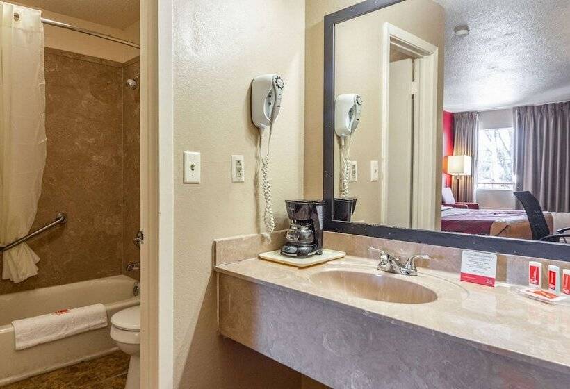 Номер Стандарт 2 Двуспальные Кровати, Econo Lodge Meridian