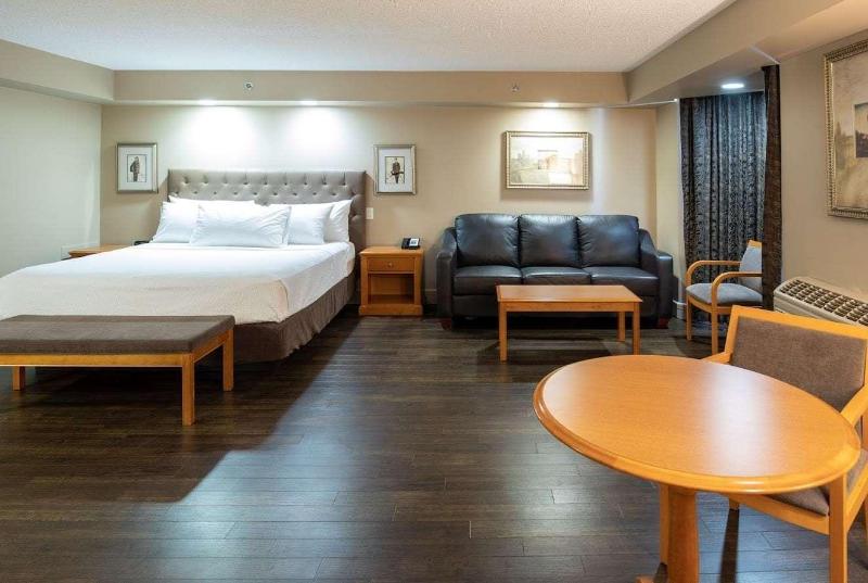 キングサイズベッドのデラックスルーム, Royal Hotel West Edmonton, Trademark Collection By Wyndham