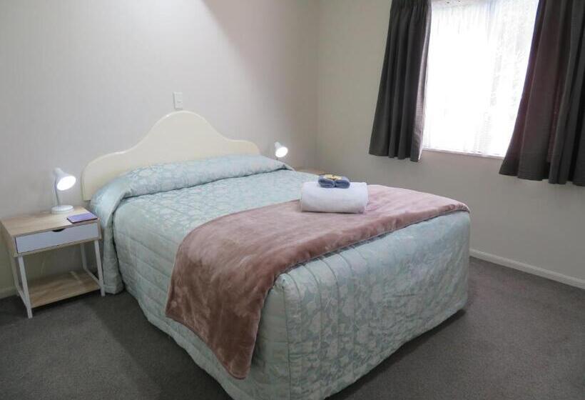 2 베드룸 이그제큐티브 아파트, Commodore Court Motel