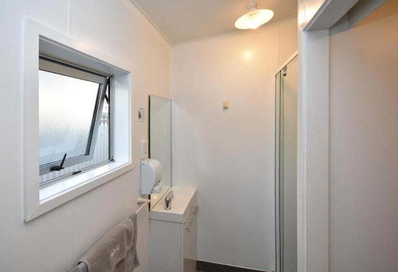 Basic Studio, Garden Motel