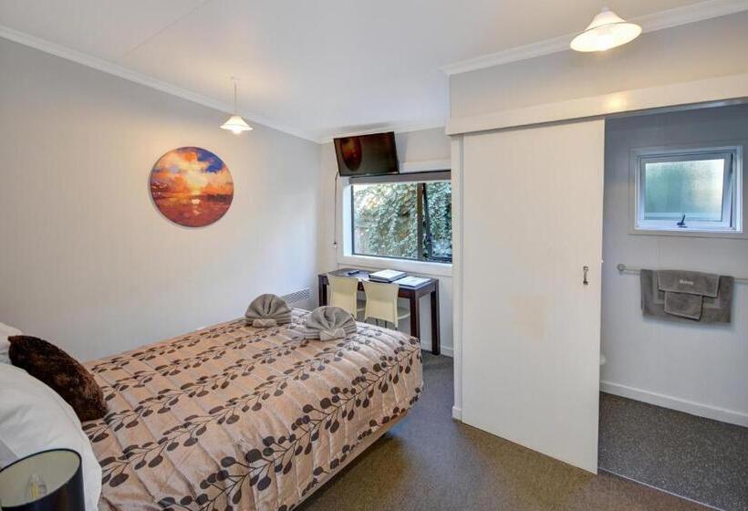 Basic Studio, Garden Motel