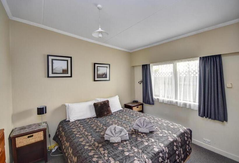 2 Bedroom Apartment, Garden Motel