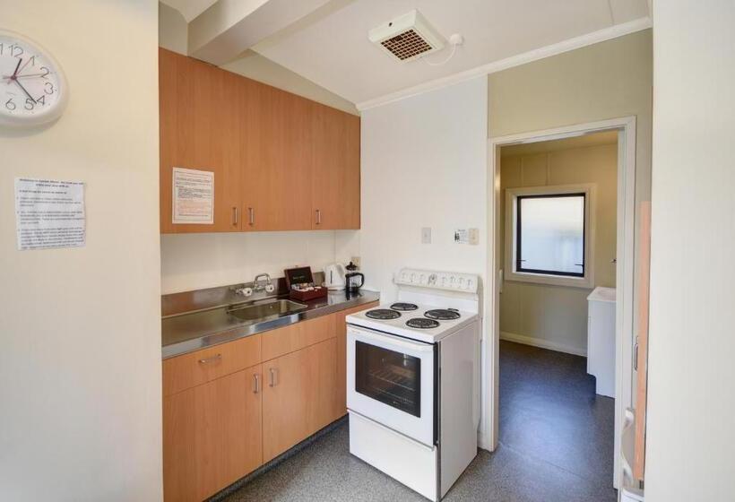 Standard Studio, Garden Motel