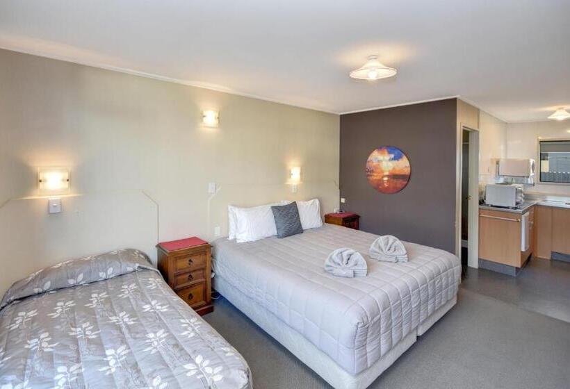 Standard Studio, Garden Motel