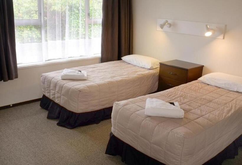 패밀리 스위트, Westport Motels