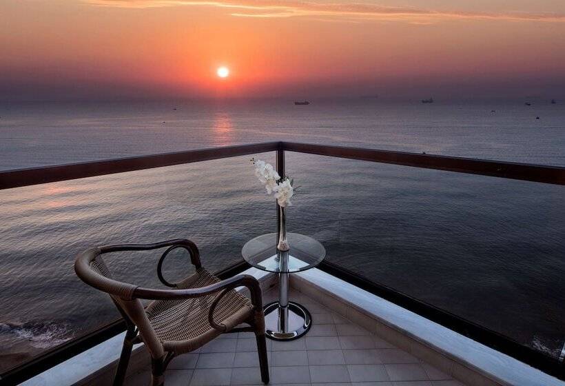 اتاق خانوادگی تودرتو, Mersin Hiltonsa