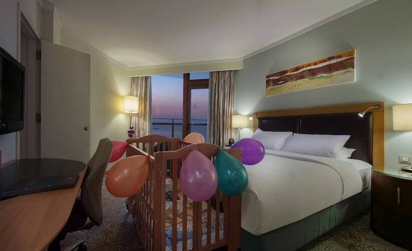 اتاق خانوادگی تودرتو, Mersin Hiltonsa