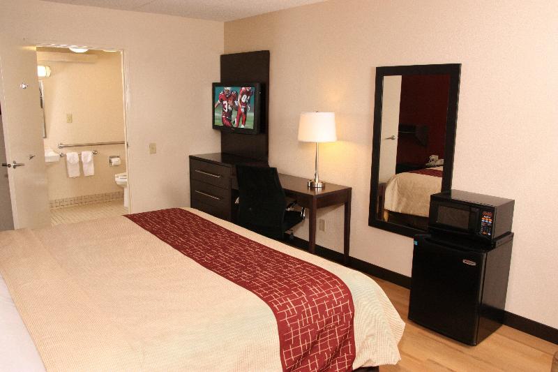 キングサイズベッドのデラックスルーム, Red Roof Inn Plus+ Mt Pleasant   Patriots Point