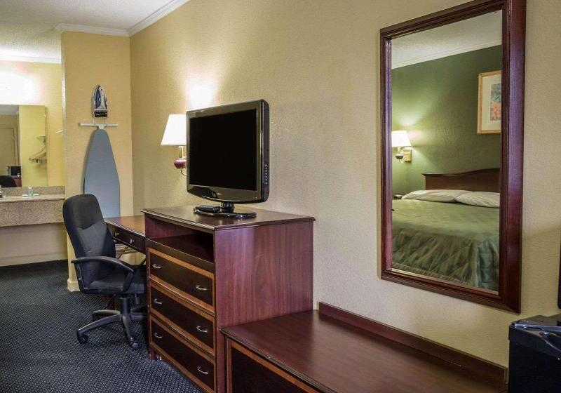 Номер Стандарт, Rodeway Inn & Suites Plymouth Hwy 64