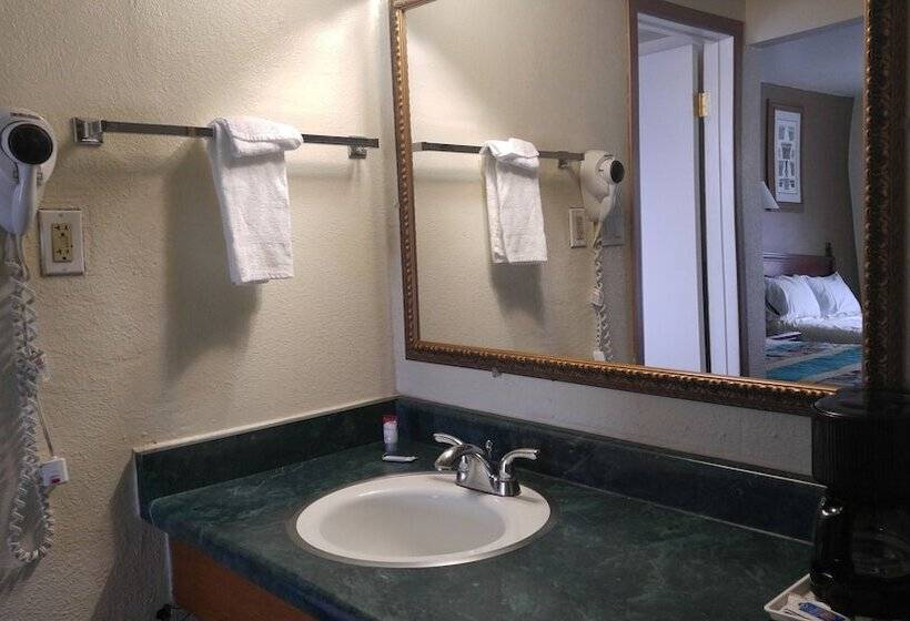 패밀리 스위트, American Regency Inn