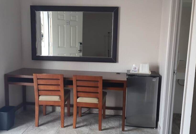 패밀리 스위트, American Regency Inn