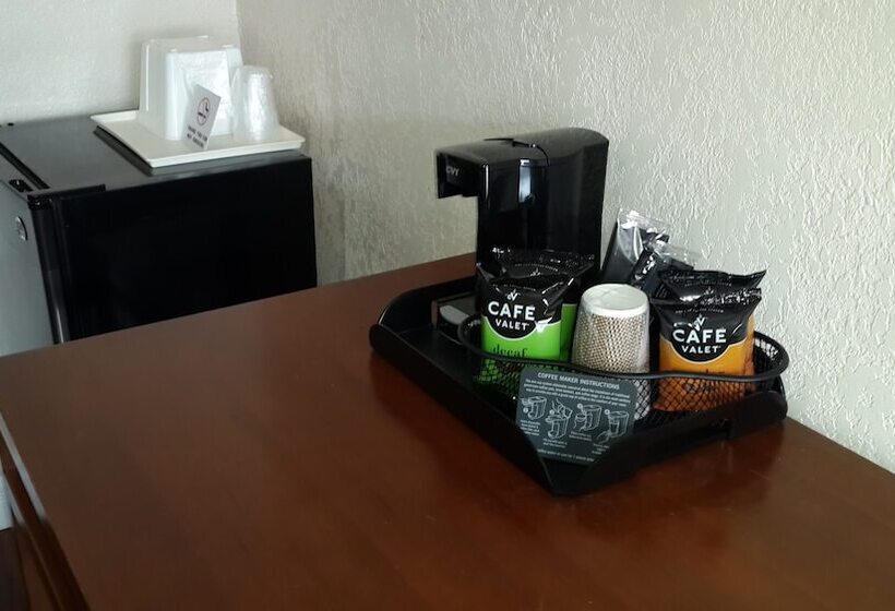 패밀리 스위트, American Regency Inn