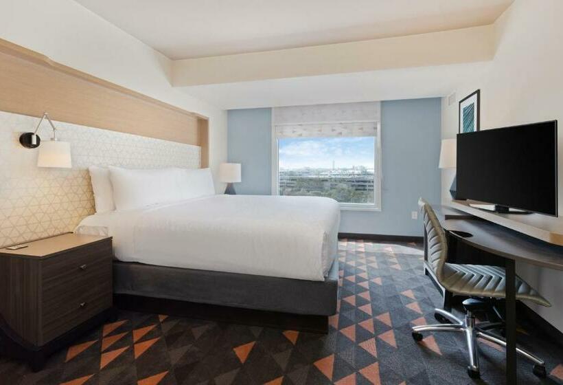 חדר סטנדרט עם מיטת קינג, Holiday Inn & Suites Across From Universal Orlando, An Ihg