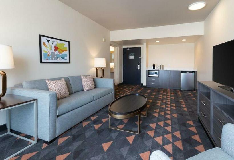 סוויטה, Holiday Inn & Suites Across From Universal Orlando, An Ihg