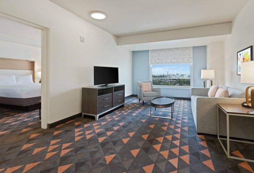 סוויטה מותאמת לאדם עם מוגבלויות, Holiday Inn & Suites Across From Universal Orlando, An Ihg